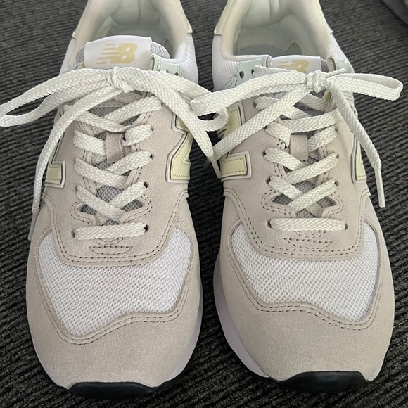 New Balance 574 - Picture 1 of 3